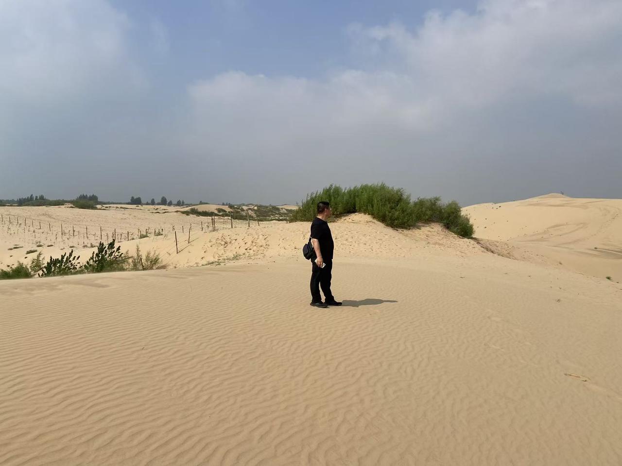 妻子想去长白山旅游，她说她都六十了，还没有去过长白山。我说：你没到过的地方多了！