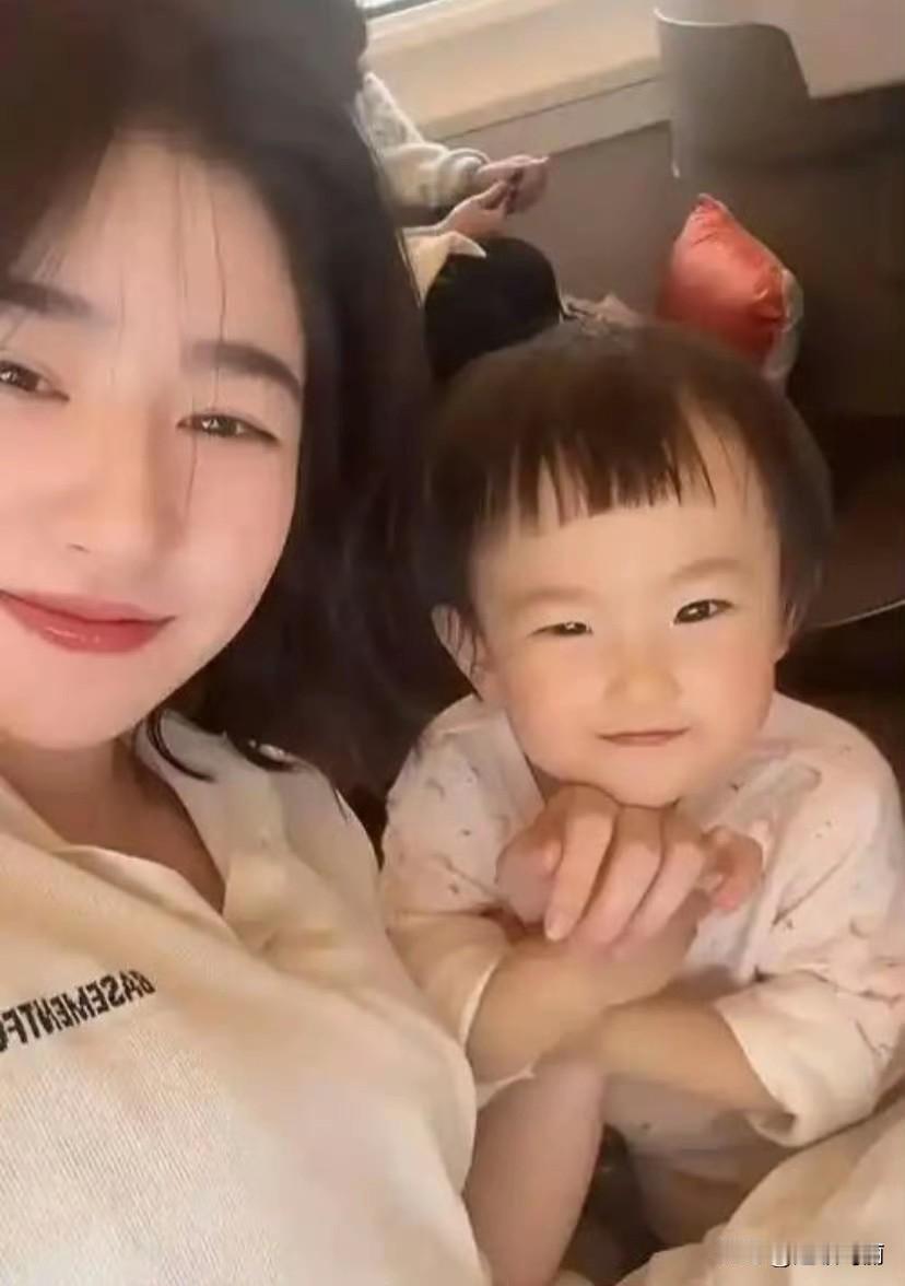 你们知道孩子爸爸是谁会羡慕我[doge]你认为王思聪会回应黄一鸣吗当初妄想母