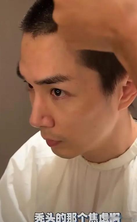 李承铉剃头之后每天可以多睡30分钟了！硬汉寸头竟成“时间管理神器”​​​