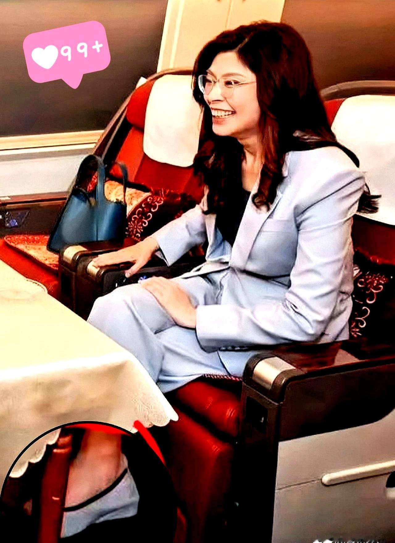 你看过那个178的女强人出差被要求换平底鞋的新闻吗？一开始我还觉得长辈管得宽，