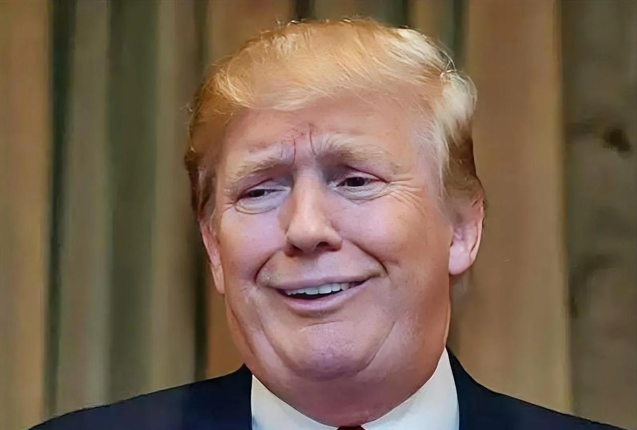 特朗普虽然非常搞笑，但他是个绝顶聪明的人，他不仅能屈能伸，也是位歪理邪说的好手。