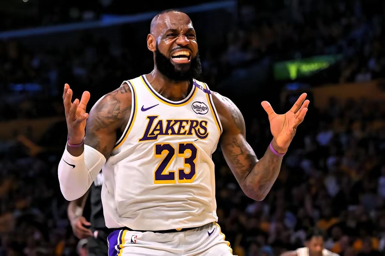 对于快船目前的困境，NBA专家杨毅给出了非常好的建议，用莱昂纳德去换詹姆斯。小