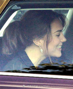 这也是2005年11月3日左右的照片，威廉和凯特一起从凯特位于切尔西区的公寓离开