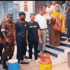 第二个小哥哥聪明，知道关源头。