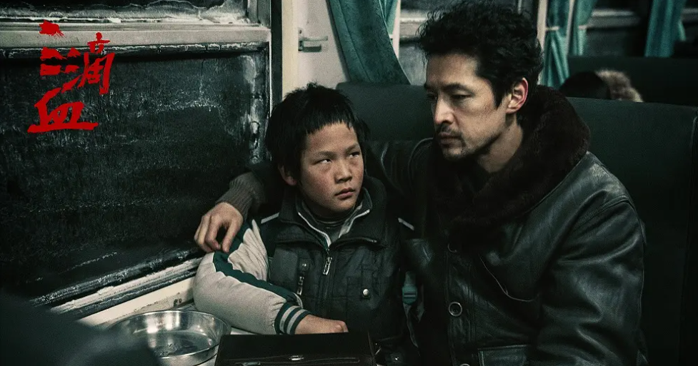 《三滴血》胡歌此次彻底抛开了偶像包袱，以蓬头垢面、脸颊凹陷、眼神空洞的形象