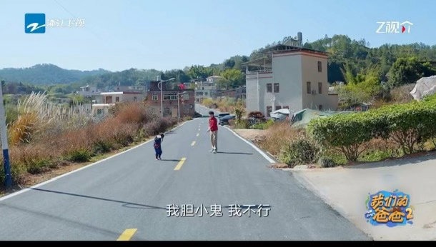 黄子韬怕鸡黄誉博怕蚯蚓黄子韬怕鸡是出了名的，现在徒弟黄誉博怕蚯蚓也被曝光了。佳