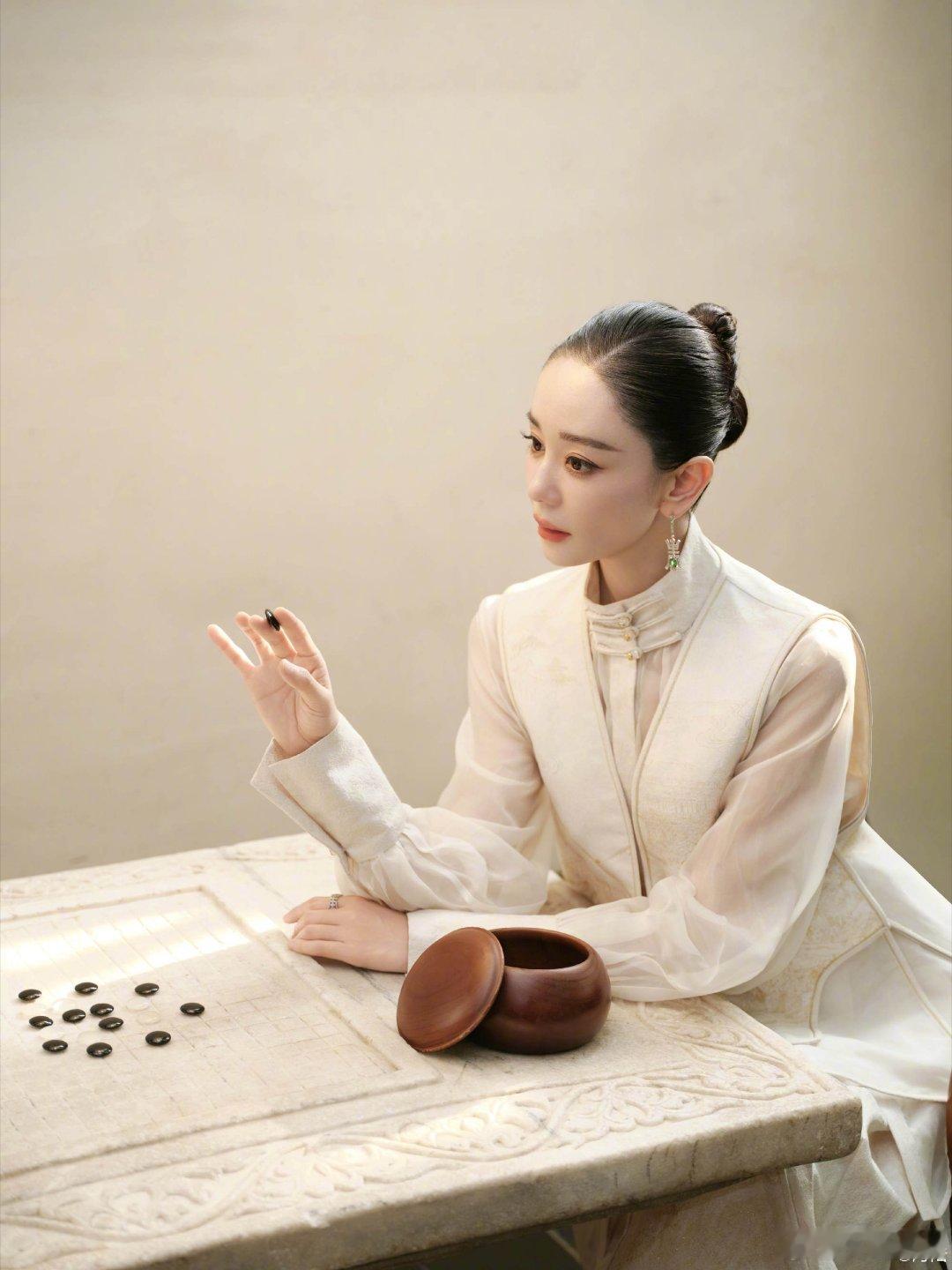 海陆发际线这发际线整齐得让我这个发际线后移的人流下了羡慕的泪水！海陆这大光明造型