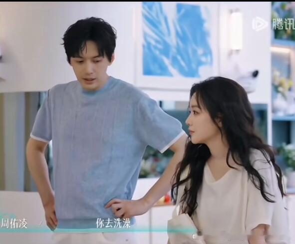 职业公开前，她知道董对她有好感的，她也给回应了.不然董不会那么快上头.职业公开后