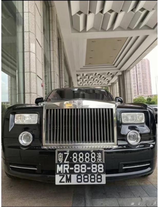 三个车牌看起来很牛，实际也的确很牛。​​​