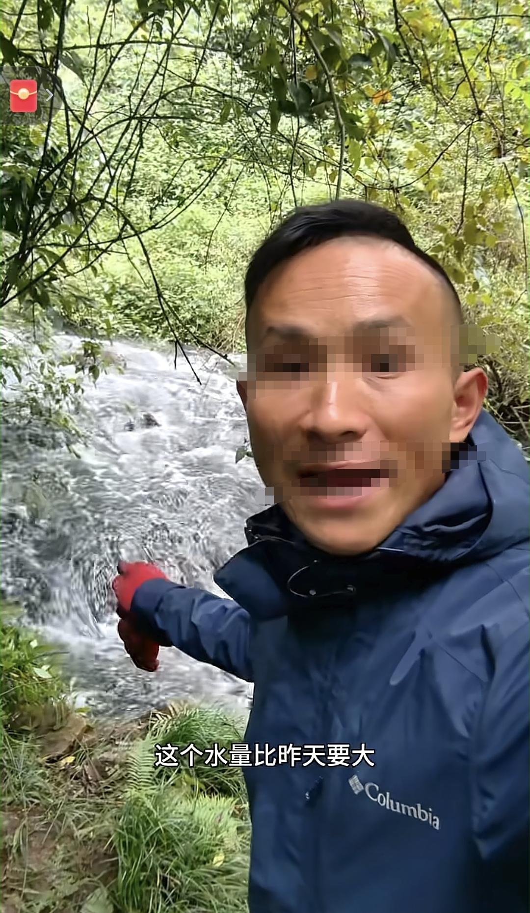 环保博主s回马枪发现重庆南川孝子河污染排放更严重了！博主说“昨天半条河是黑的，