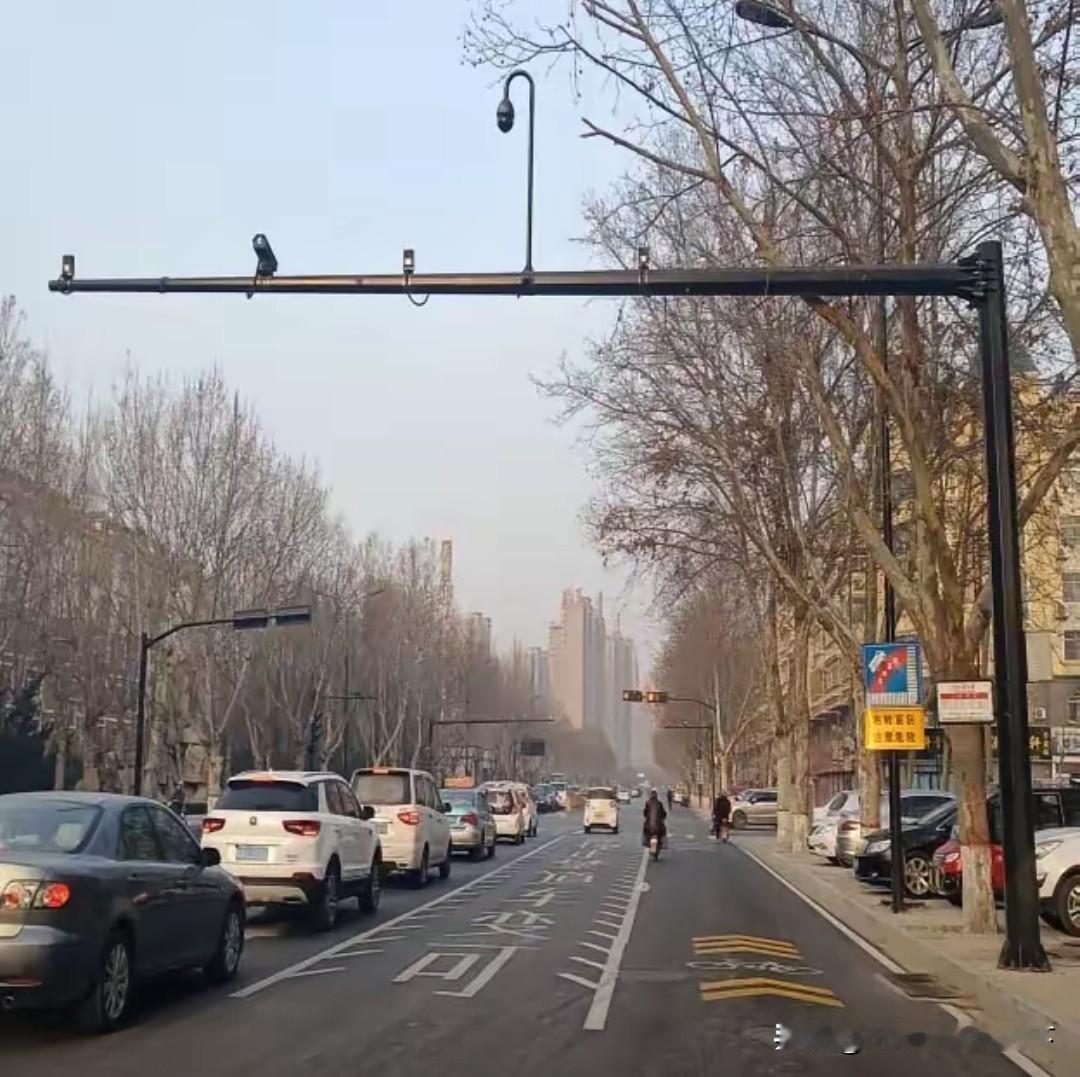 山东省德州市齐河县委书记孙修炜被双开了，当地群众鞭炮齐鸣以示庆贺！据说这个一手遮