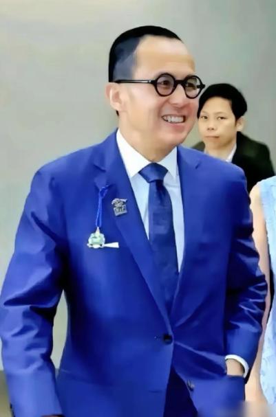 谁说有钱人都有个好脾气？洪立明离开李家之后说过一句话。他说给李泽楷当保镖，像上