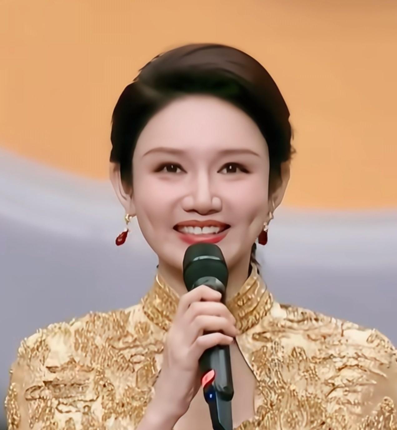 37岁龙洋为什么不结婚？原因很简单，不是没人喜欢她，也不是因为她不好看，而是