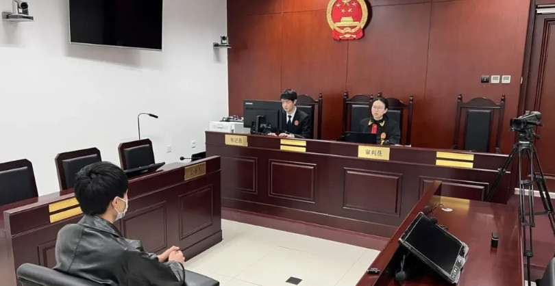 上海一男子，30年不跟父亲联系，也未出过一分赡养费，谁料，父亲刚病逝，男子立马跳