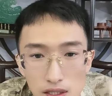 二驴这回玩的是金蝉脱壳，15天内清空驴家大院，连头都不带回的。岩四直播时把话挑