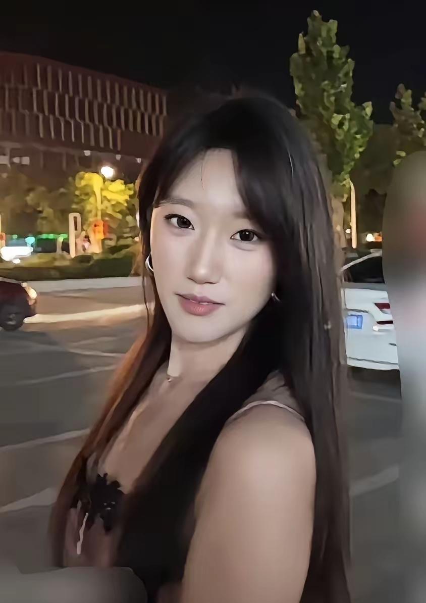 终于知道谁才是农家军里面最漂亮的美女了？不得不说乡野农哥长得帅气，农嫂又漂亮贤惠