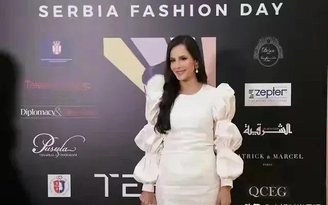 武契奇夫人才是时尚第一夫人，外交礼服展现时尚小心机。贝尔格莱德的秋夜，慈善晚