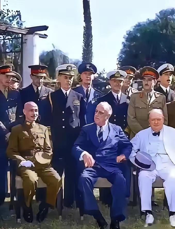 他就是历史的罪人。作为曾经的一国之君，没有应该有的大格局，缺少长远的战略眼光，只