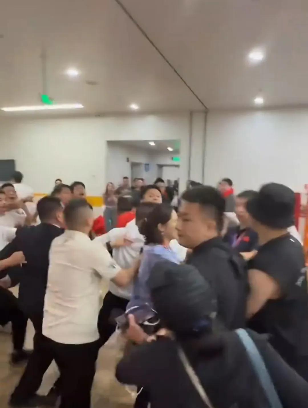 警察叔叔都来了，浙江广厦主场可能将会遭到处罚！刚结束的G5，广厦惜败首钢。赛