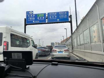 严重失真