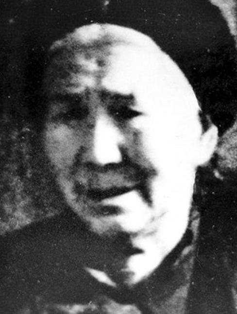 1949年，58岁的邓玉芬喜极而泣，她原本以为七个儿子都已死，没想到老三永兴竟奇