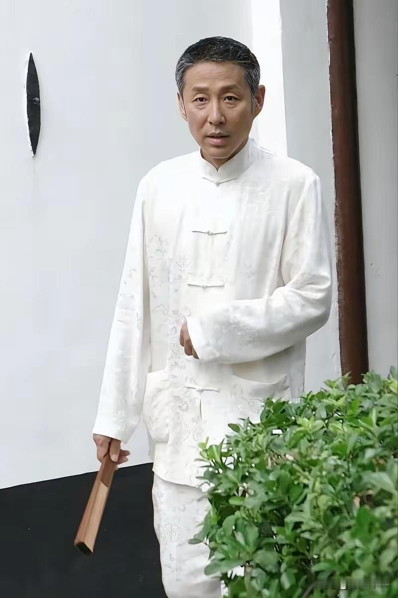 陈道明说的很揪心的一句话：“人性最大的讽刺：10万给儿女眼都不眨，1万给父母心乱