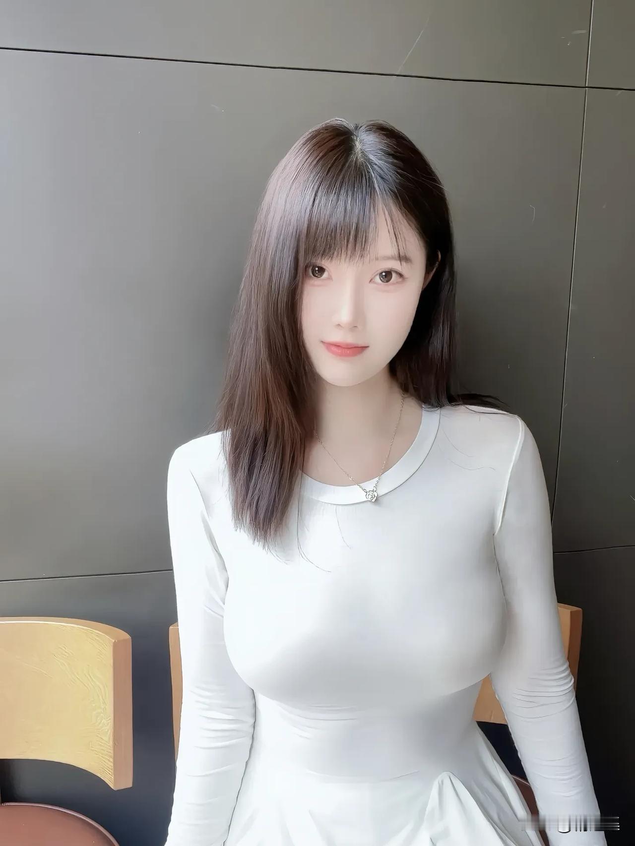 简约优雅，白色连衣裙，清新自然美