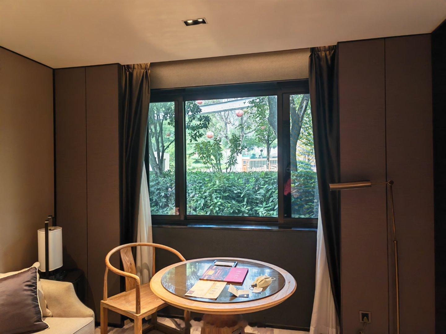 又双叒来到了西安，来看一加15和一加Ace6双舰降临～现场人真的多，还有漂亮小