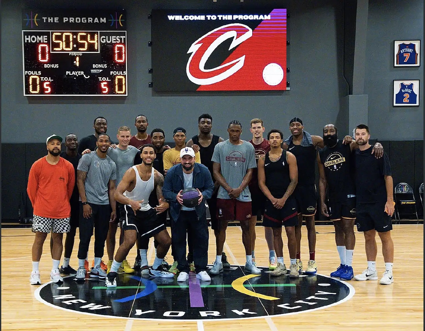 骑士正在伦敦合练中！训练大合影#克利夫兰骑士##骑士##nba##米切尔##哈登#​