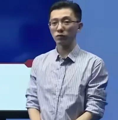 裴轶的丈夫郝冠揆，是公安大学犯罪学学院副教授，刑法学博士。与裴轶一样，本科读的天