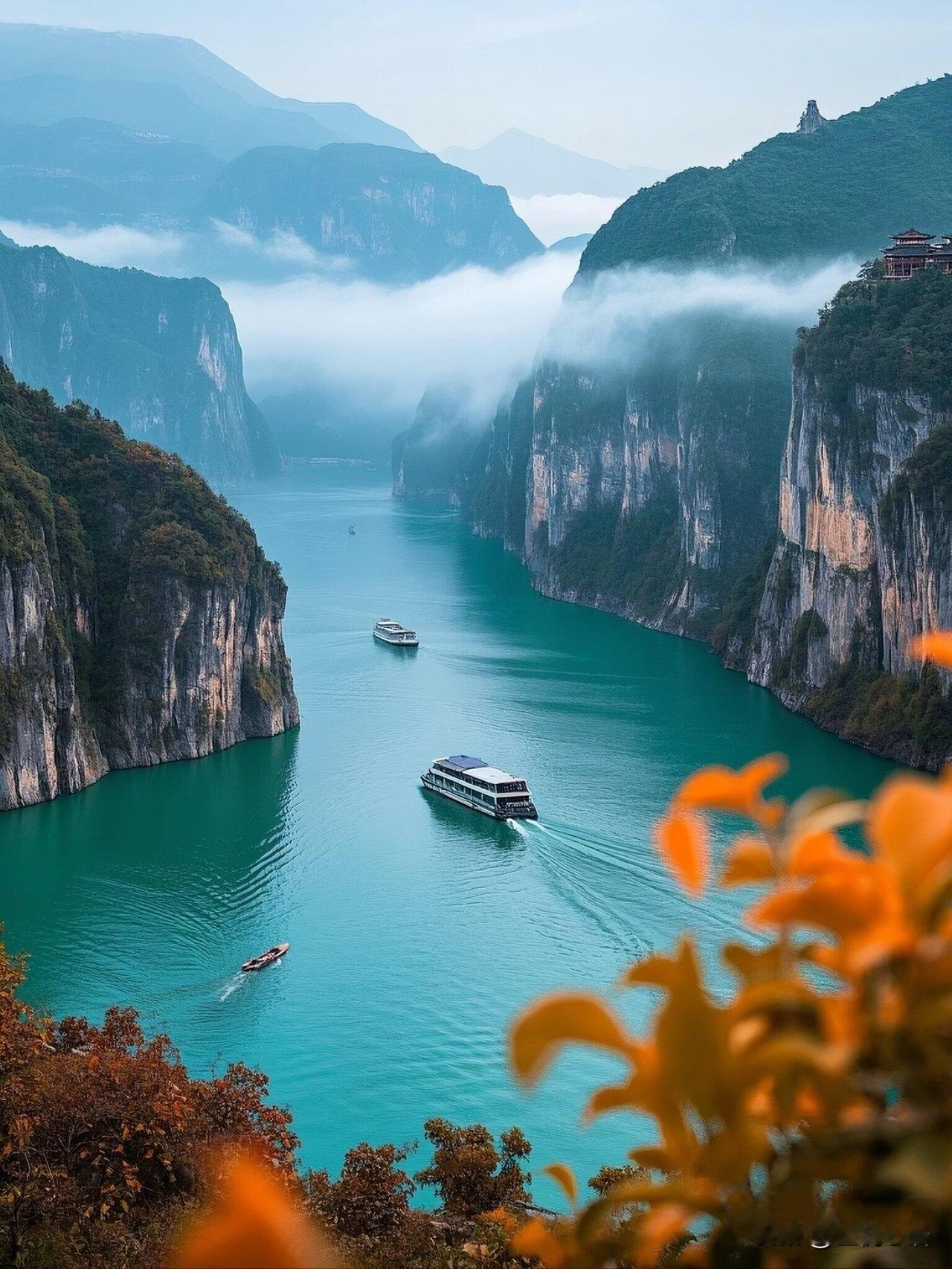 三峡的美，一眼就刻进心里的震撼瞿塘峡，夔门雄峙，江水奔腾，气势如虹。巫峡，云