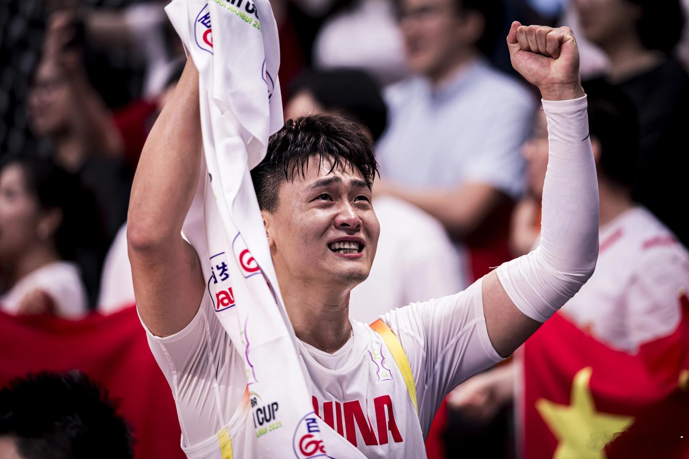 中国男篮晋级亚洲杯决赛这场球能咬下来我觉得有三点：1.胡金秋和王俊杰领衔的内线