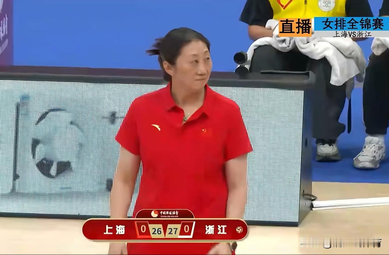 女排全锦赛浙江对上海，浙江女排爆冷以28-26先下一城。浙江队核心得分手倪梦杰身