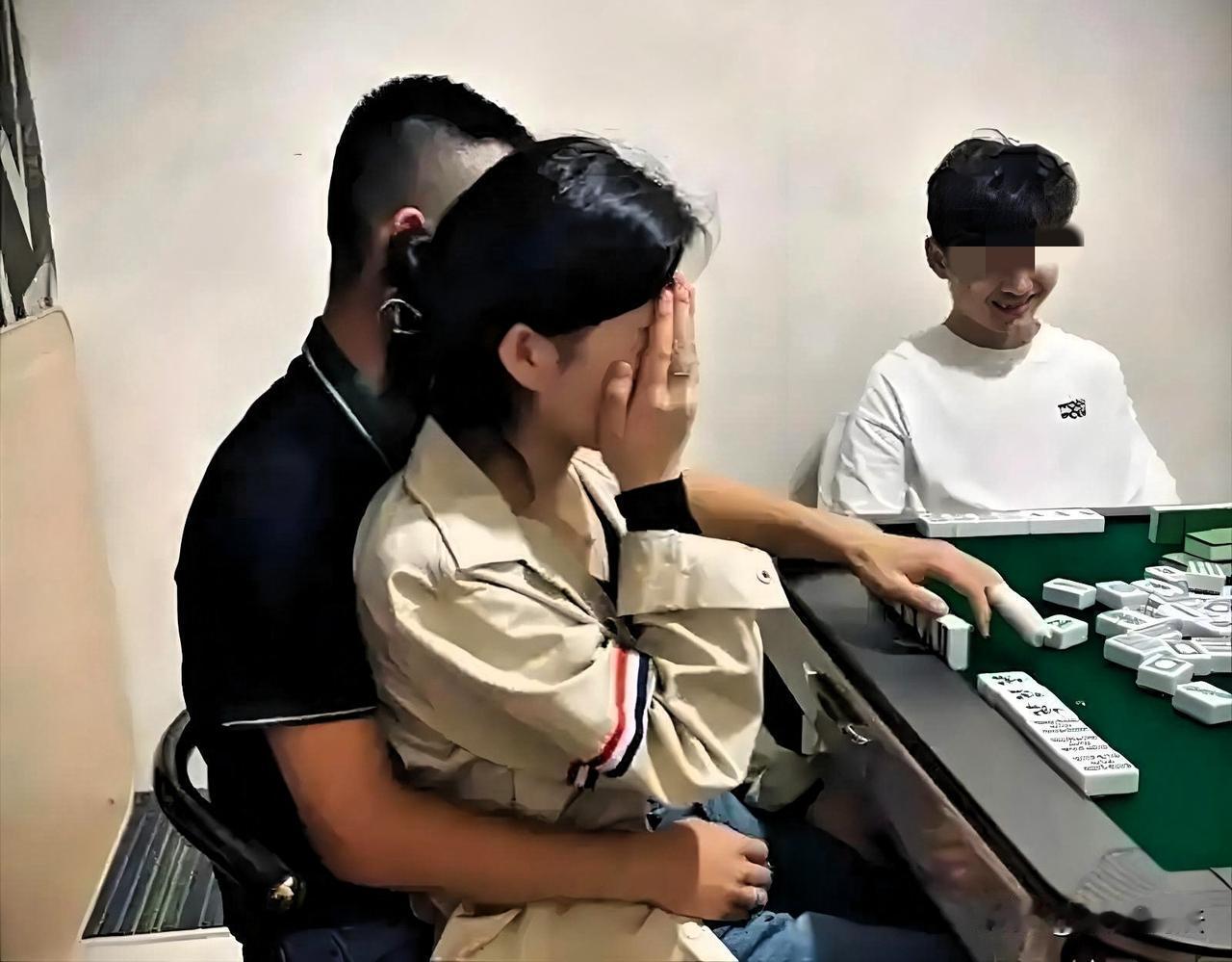 脸都不要了？辽宁锦州，54岁已婚男子在棋牌室认识一年轻女子，春心萌动，谎称自己是