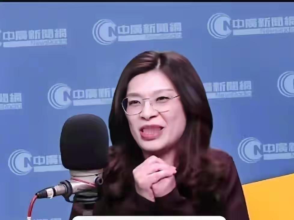 郑丽文的口才，让民进党只剩“抹红”这一招了真是不得不感叹，郑丽文的口语论述