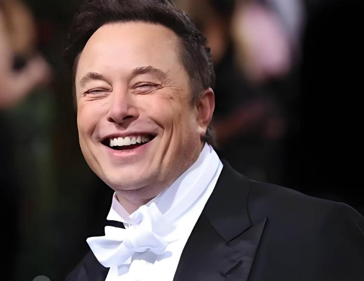 很多人笑话马斯克不懂政治，花了两亿美元支持老铁，结果最后关系破裂。现在才发现，原