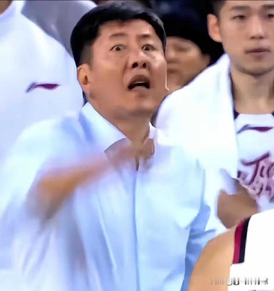 媒体人:CBA本赛季极有可能提前下课的四大主教练:1.丁伟(浙江队)2.