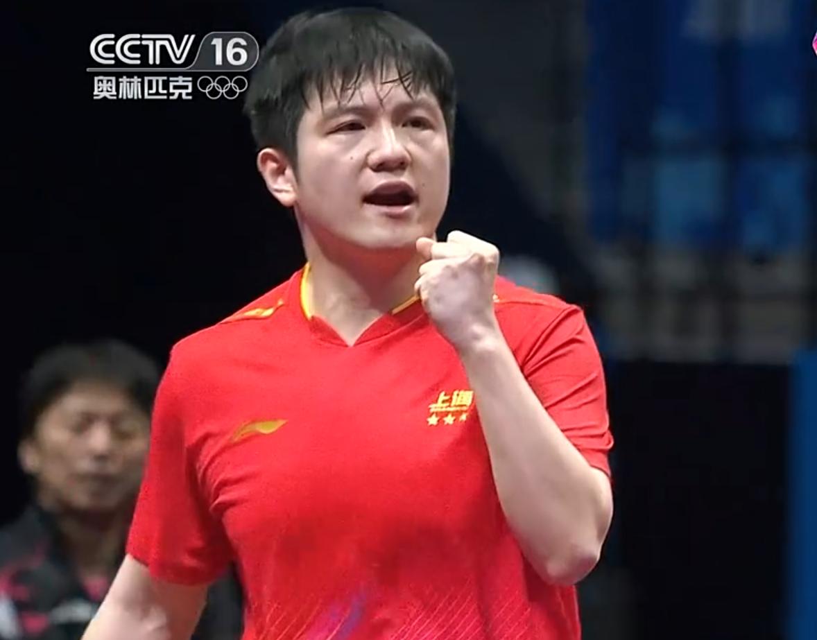 梁靖崑打疯了，樊振东也打疯了，要爆冷樊振东的节奏呀！第一局梁靖崑11:6赢