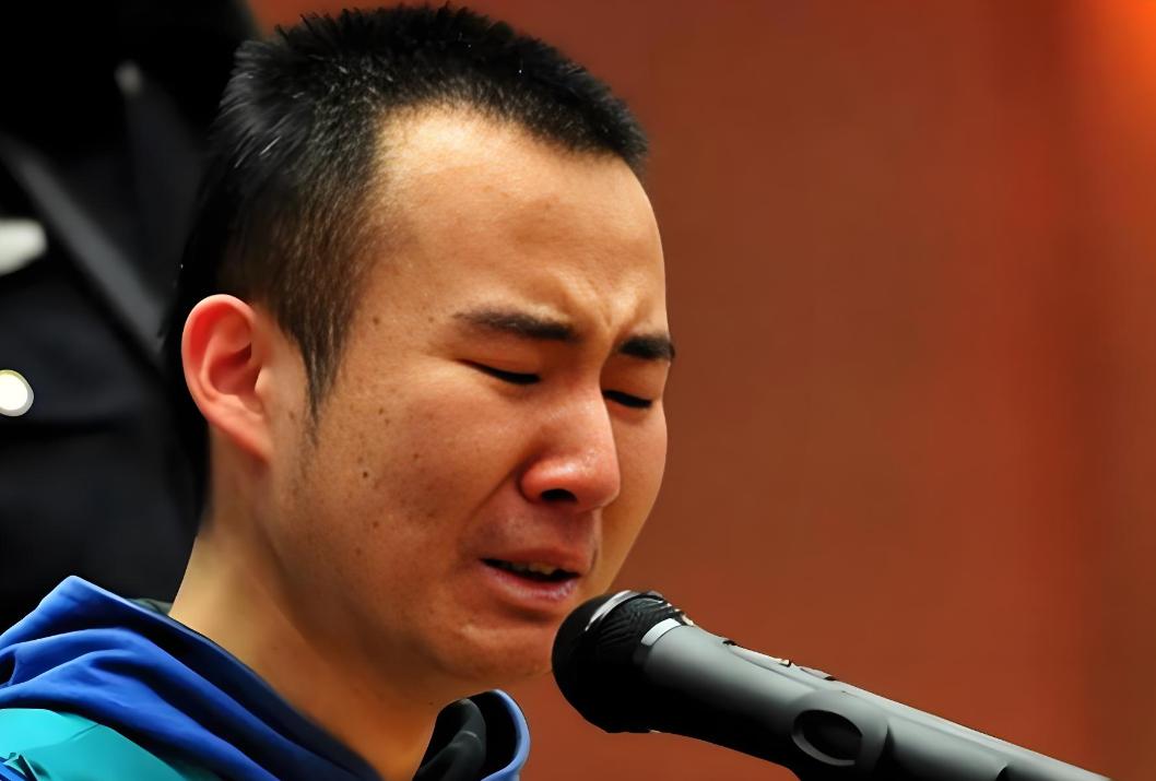 2010年10月20日深夜十时三十分许，二十二岁的西安音乐学院学生药家鑫，驾驶红