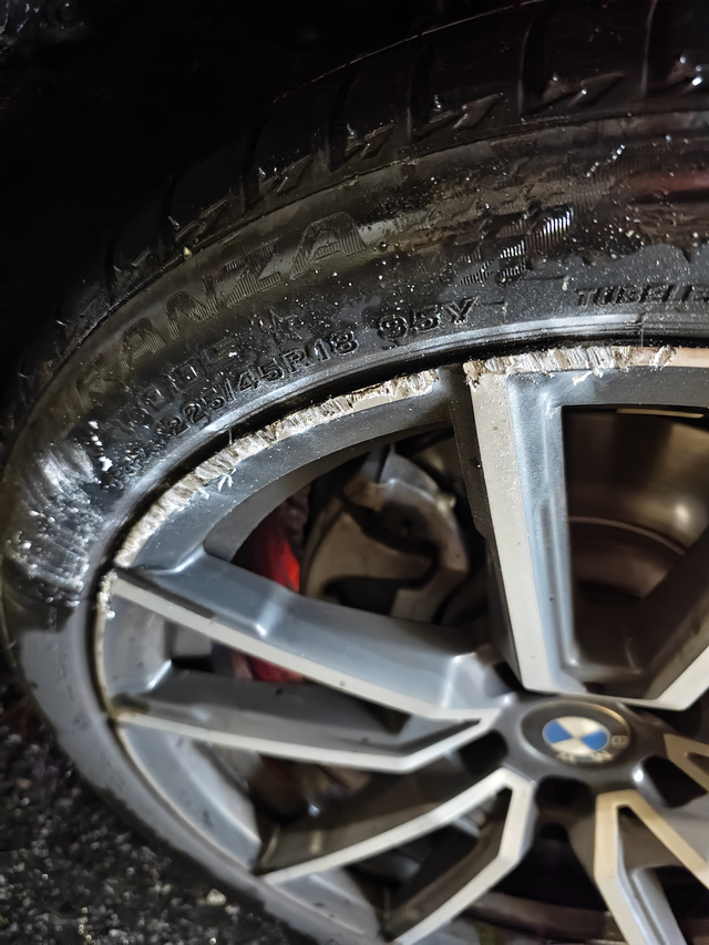 轮毂刮马路牙子了该怎么搞比较好，真倒霉啊，是去修复还是换