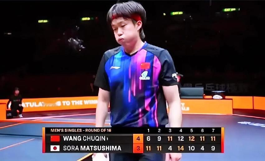 王楚钦赢下松岛之后，自己也长长出了一口气。他在极度的疲惫之下，用自己坚强的