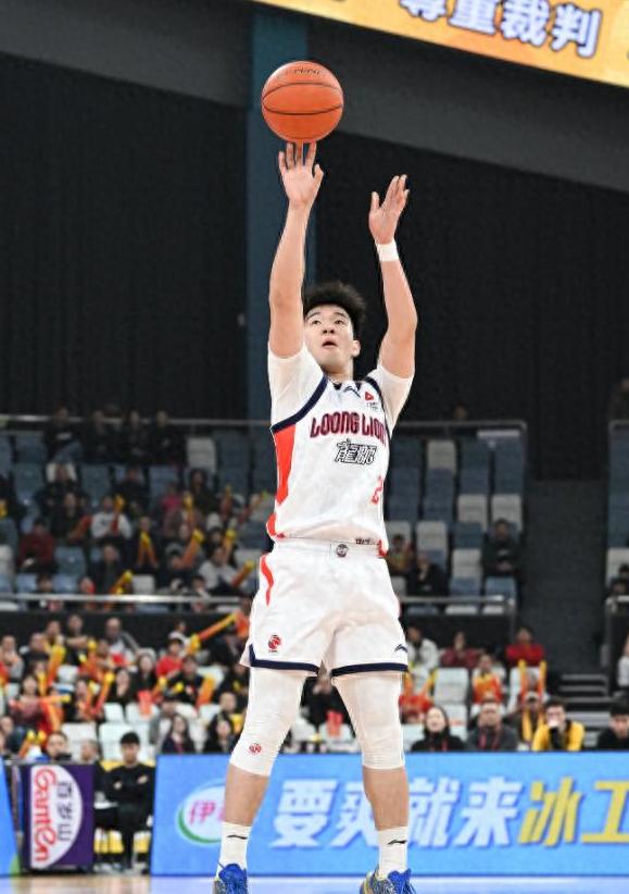 丁彦雨航掌舵太狠了！已挖来9位CBA球员，钟诚任主帅，带队冲CBA贵州猛龙这