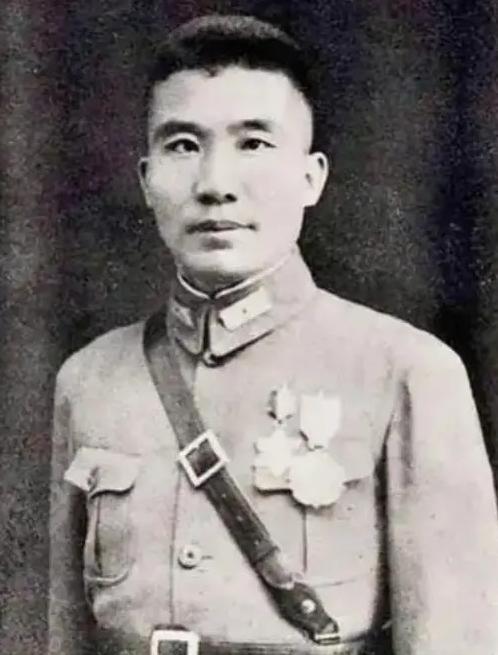 1959年王耀武被特赦后，点名要见粟裕，没想到两人见面后，竟热情地抱在了一起，王