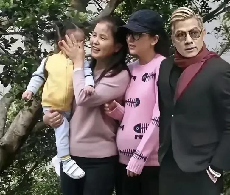 比方媛大22岁，比岳母大四岁，郭富城这声妈，喊得一点都不尴尬郭富城比方媛大22