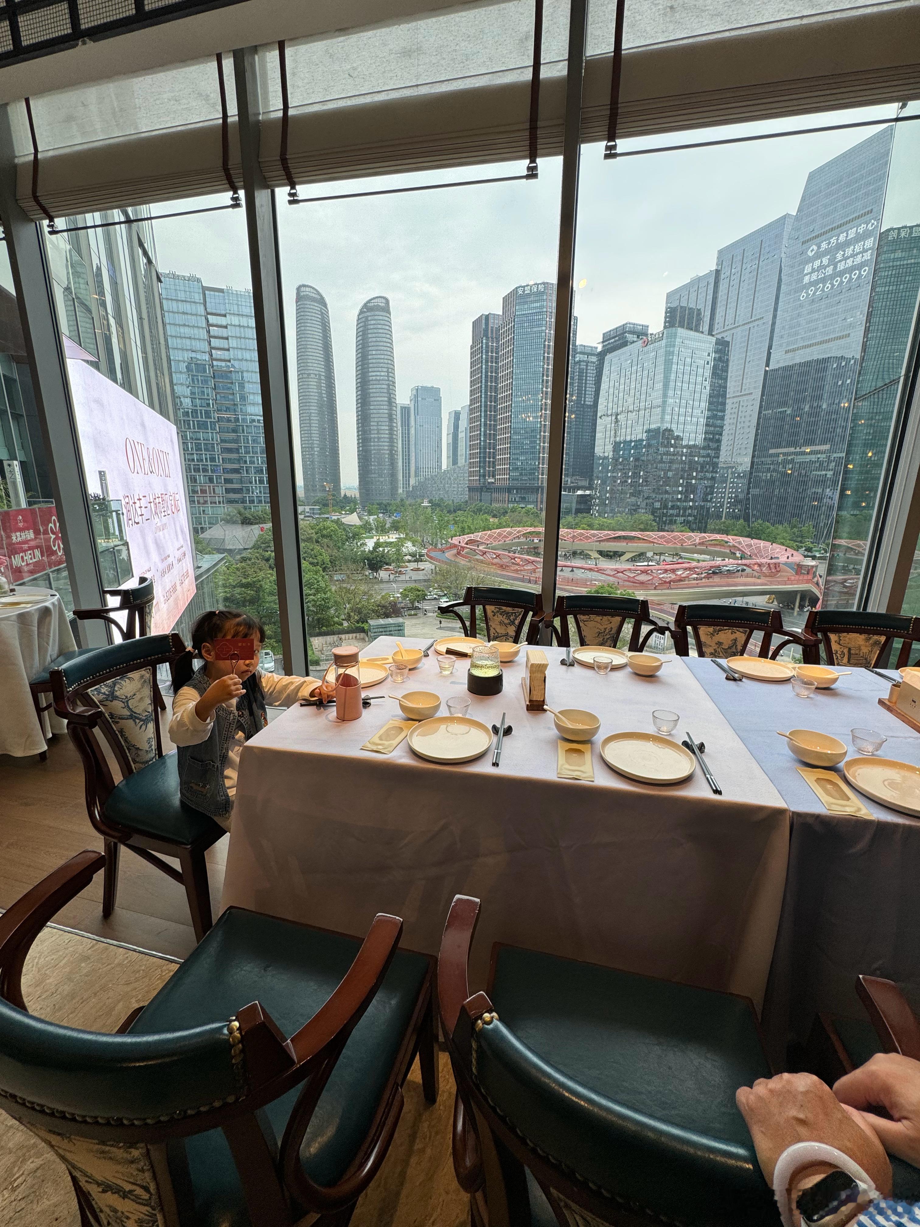 上海亲戚专门给我爸带的糕点。