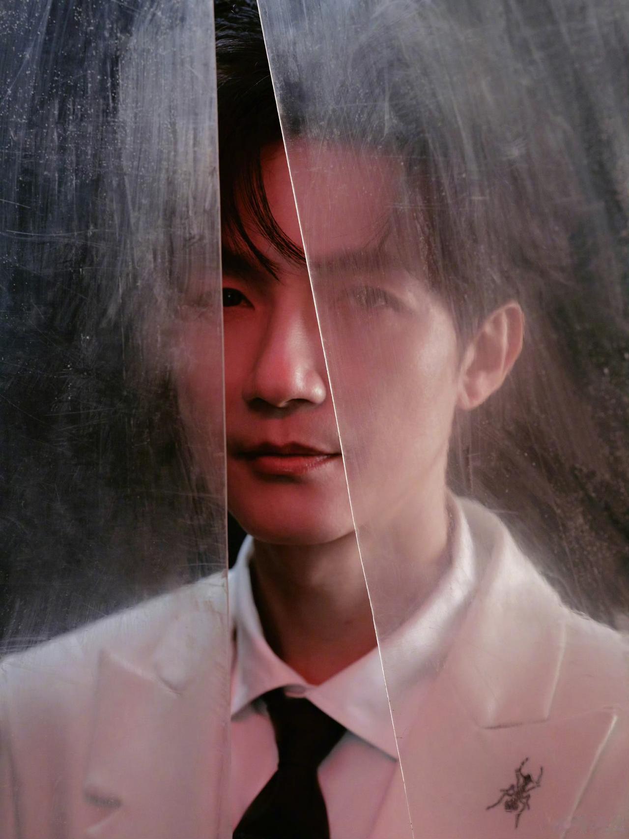 陈楚生与金鸡奖颁奖礼。在网上搜了一下，陈楚生已经有三次出席该活动。2009年