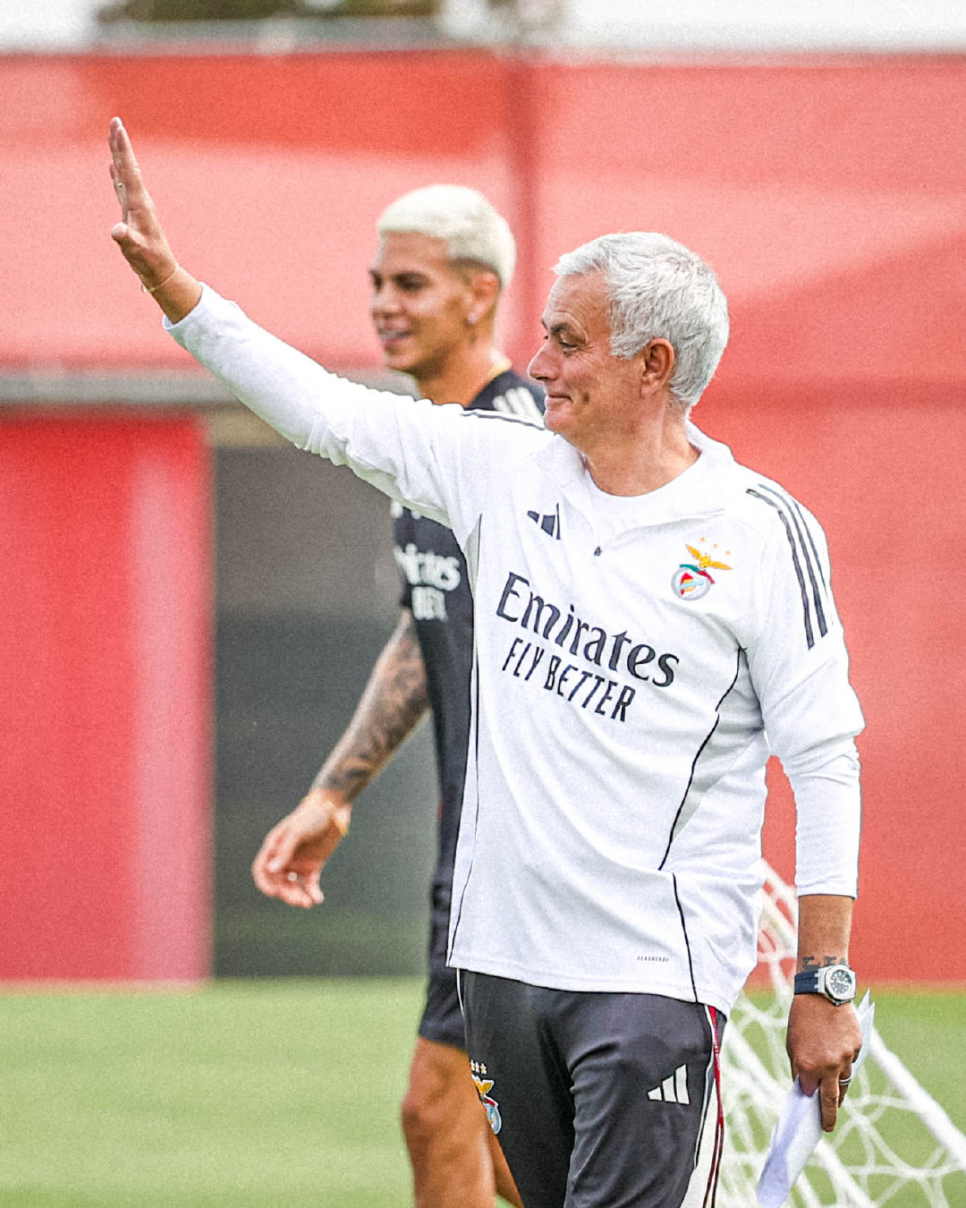 穆里尼奥率领本菲卡首次训练。halamadrid​​​