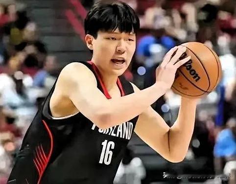 NBA季前赛，杨瀚森炸裂表现美媒大赞，称赞杨瀚森疯了！2025年10月11日的