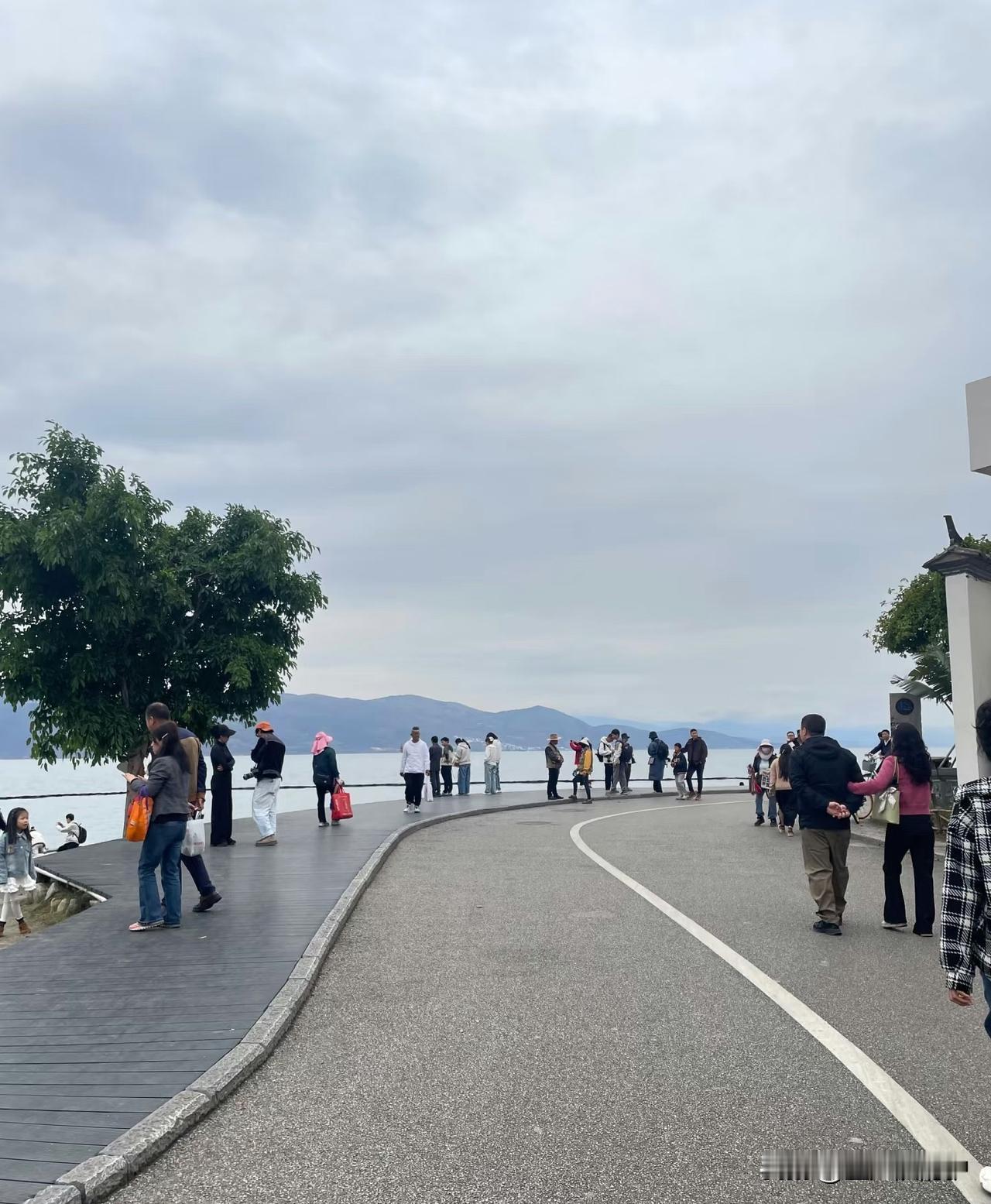五一假期去大理：现实落差太大！1.风景「买家秀vs卖家秀」•洱海环海