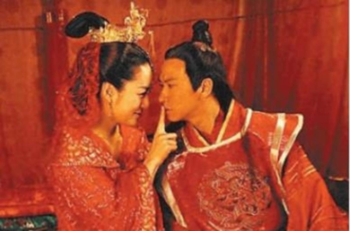 西晋年间，贾充有天忽然闻到下属韩寿身上有股异香，联想到小女儿最近异常兴奋，每天都